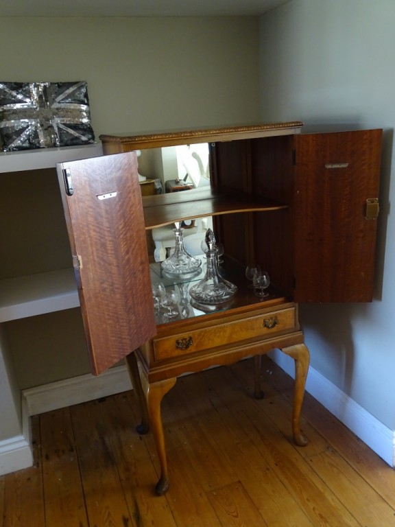 Antique Cameo Art Deco Walnut Drinks Cocktail Cabinet