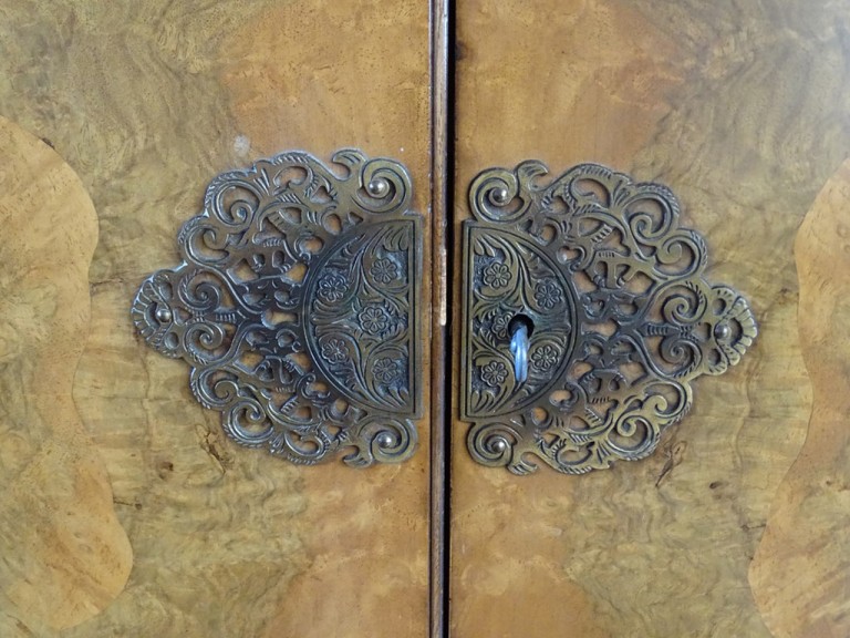 Antique Cameo Art Deco Walnut Drinks Cocktail Cabinet