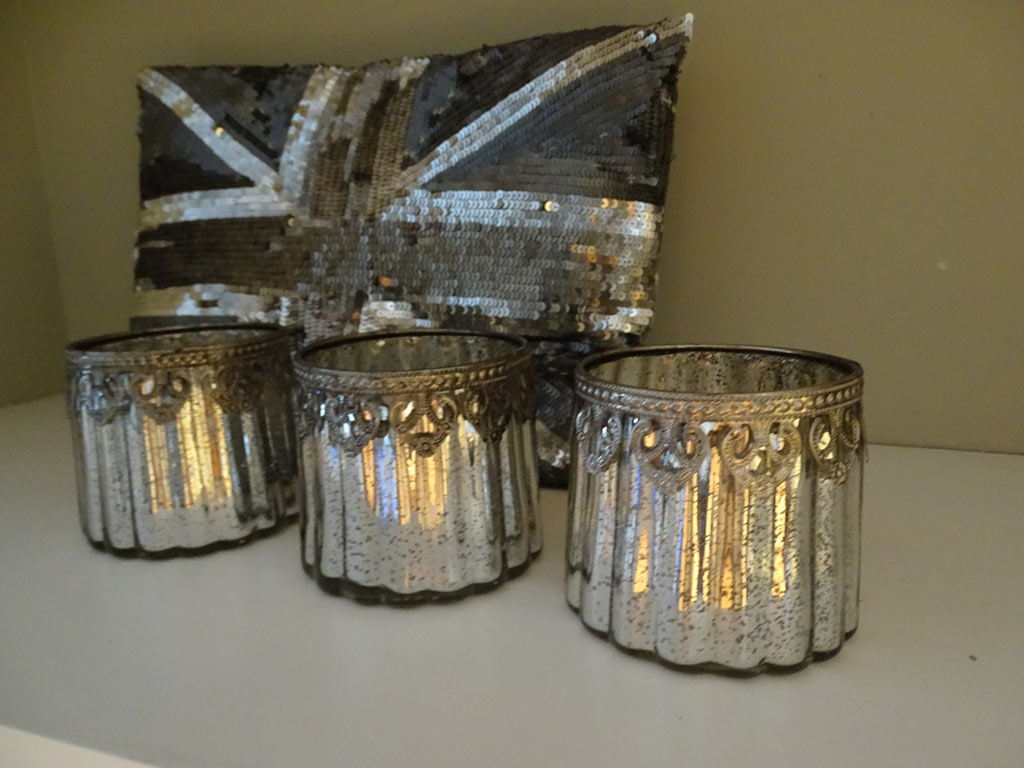 Vintage Look Glass Holder